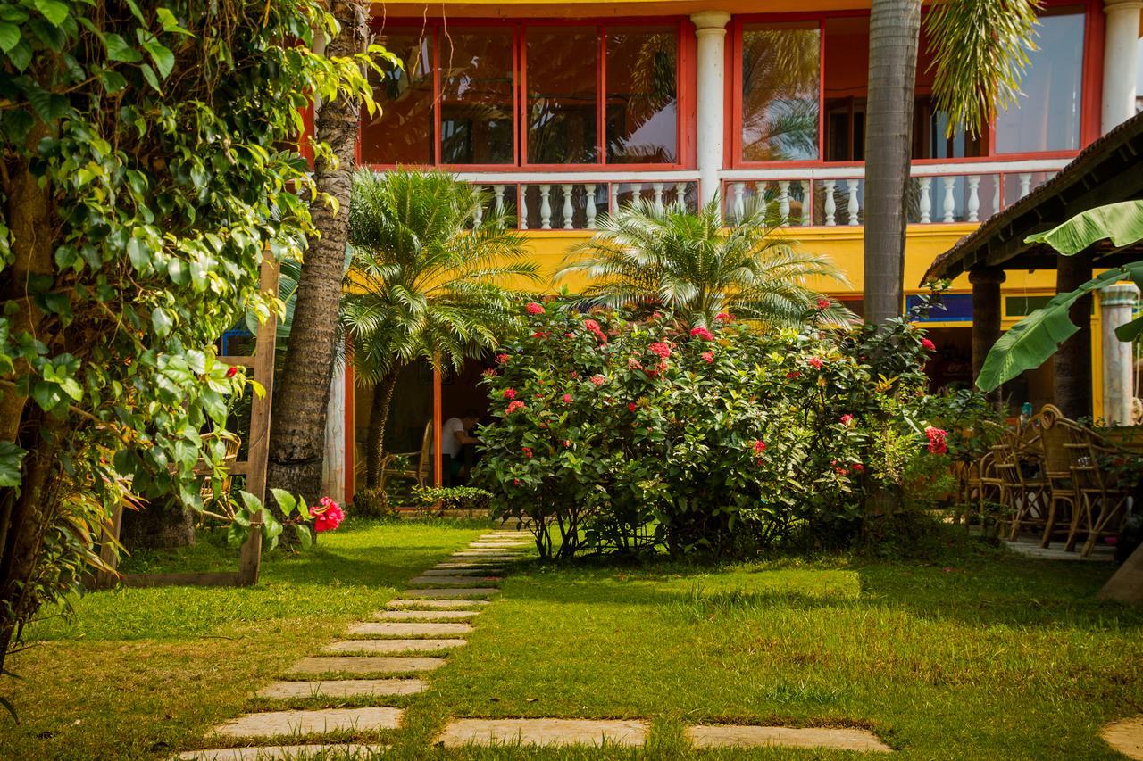 Papa Jolly Eco Resort-Near Morjim Beach Exterior foto