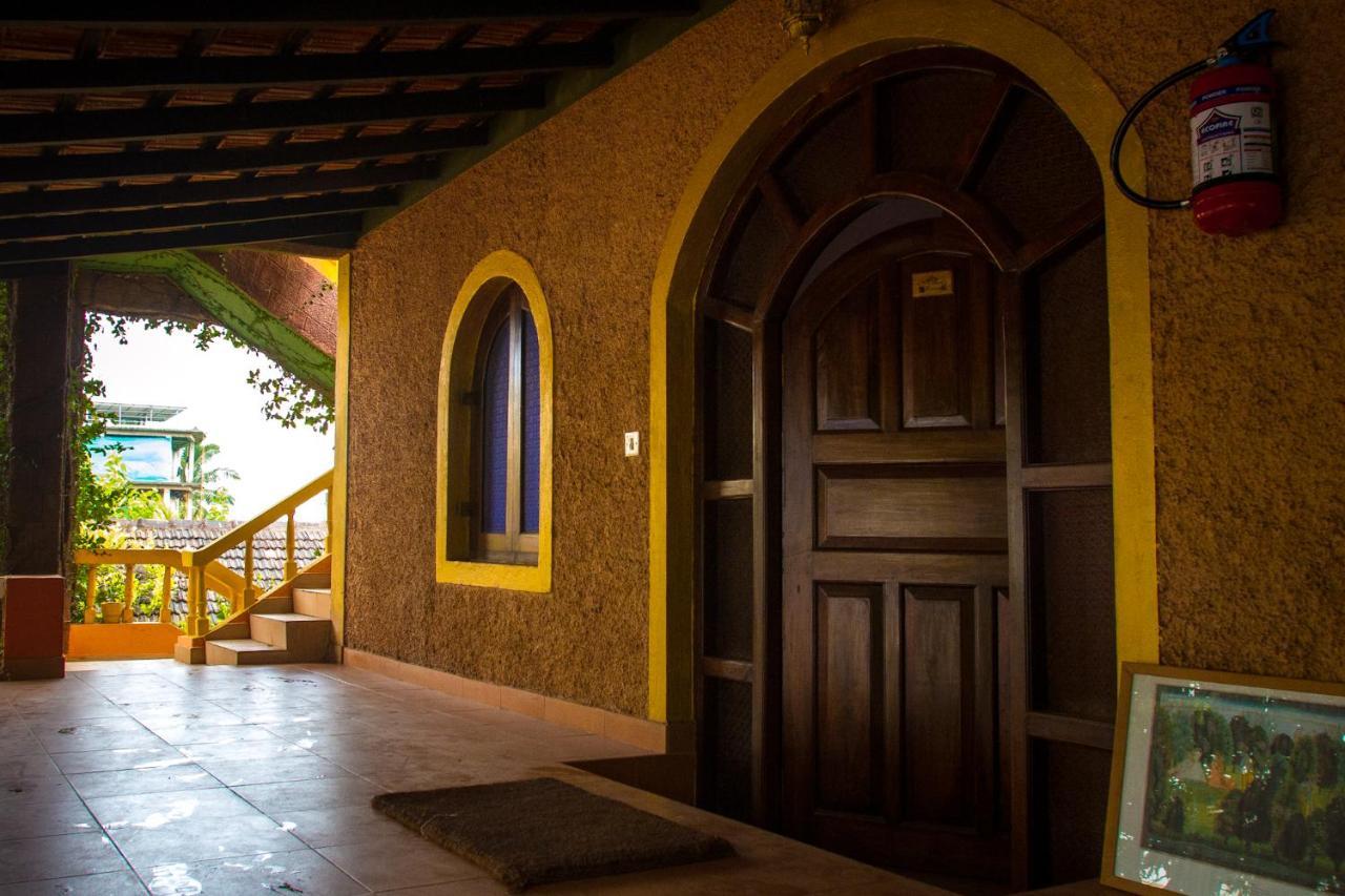 Papa Jolly Eco Resort-Near Morjim Beach Exterior foto